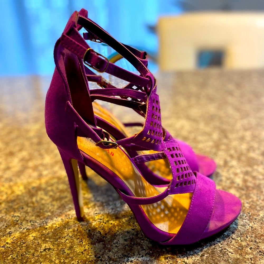 Violent purple, beautiful Just Fab Strappy Heels